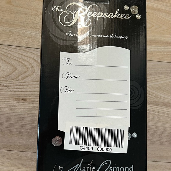 Marie Osmond 50th Anniversay Keepsake Doll - Picture 6 of 7